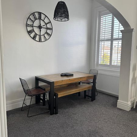 Spacious Victorian Birkdale Apartment With Garden Southport Buitenkant foto