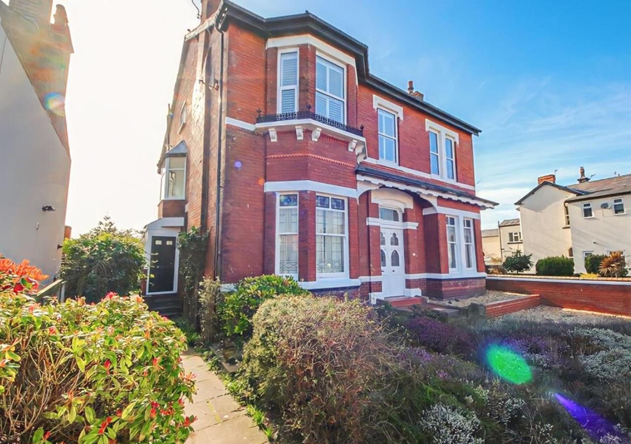 Spacious Victorian Birkdale Apartment With Garden Southport Buitenkant foto