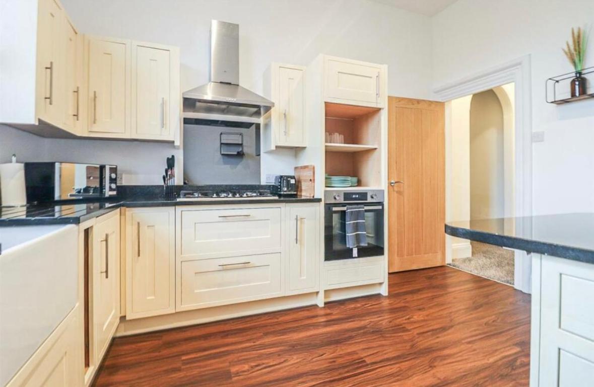 Spacious Victorian Birkdale Apartment With Garden Southport Buitenkant foto