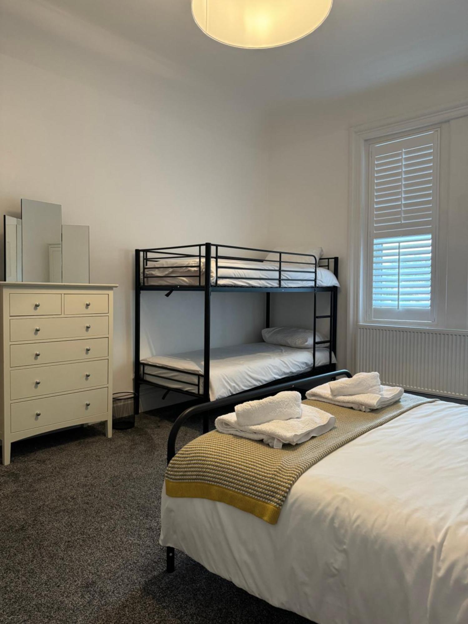 Spacious Victorian Birkdale Apartment With Garden Southport Buitenkant foto